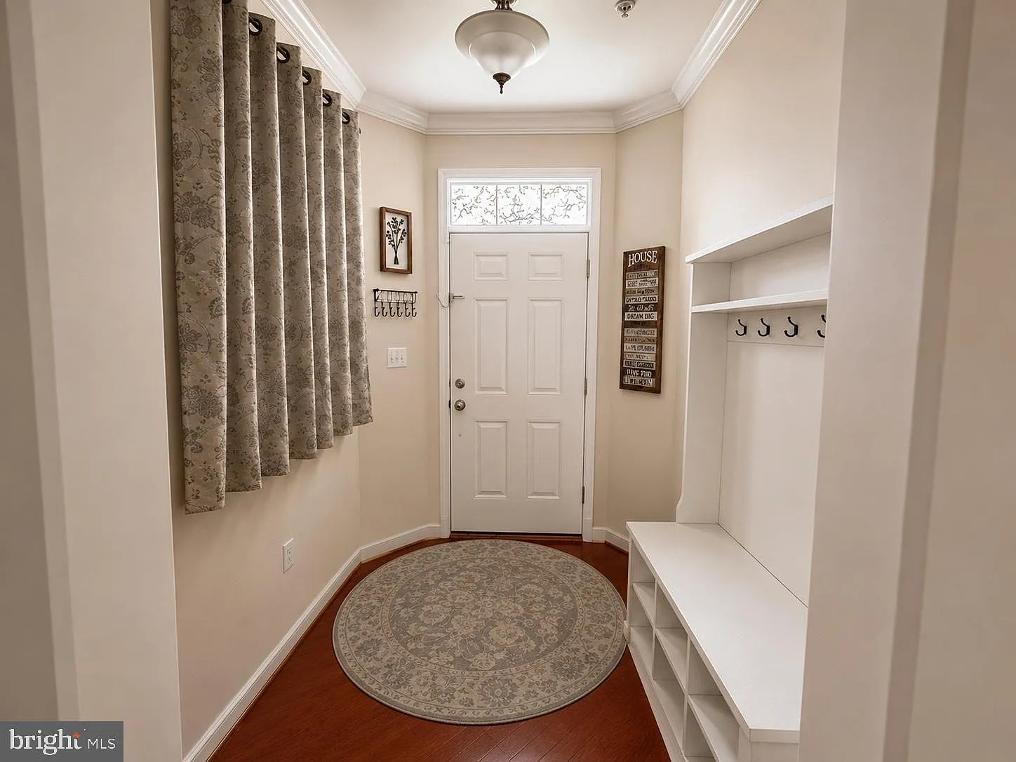 3 bed, 2.0 bath, 2700 sqft, $3,595 — Photo 4