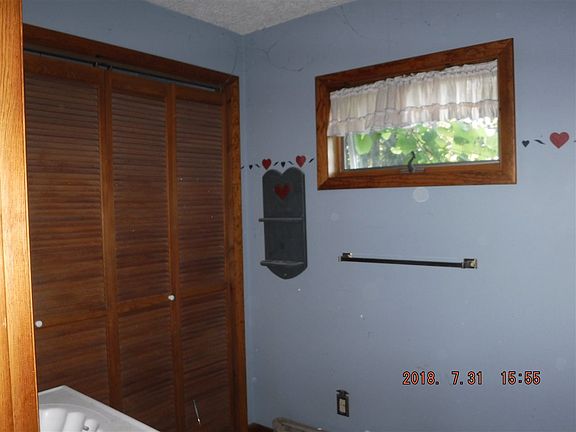 3rd image of 611 Hamilton St