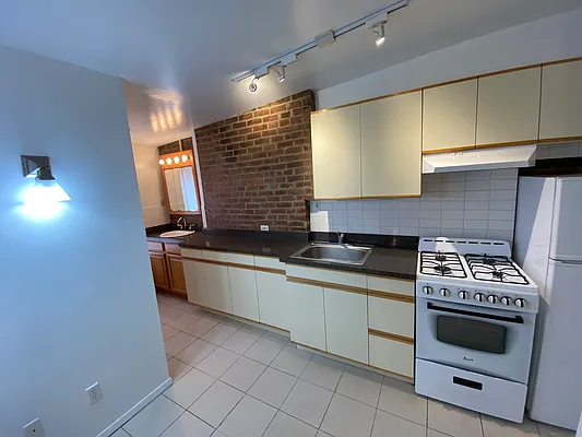 Rented by 9300 Realty, Inc. | media 35