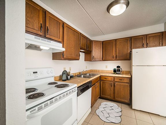 2nd image of 830 13th St S #505