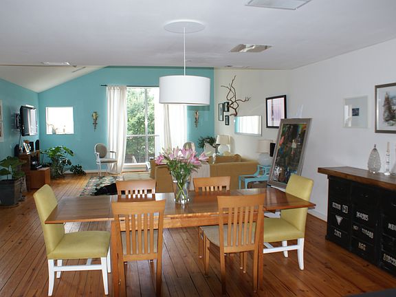 1,000 Sq. Ft. 2nd Story Open Concept Loft Dining/Living/Kitc