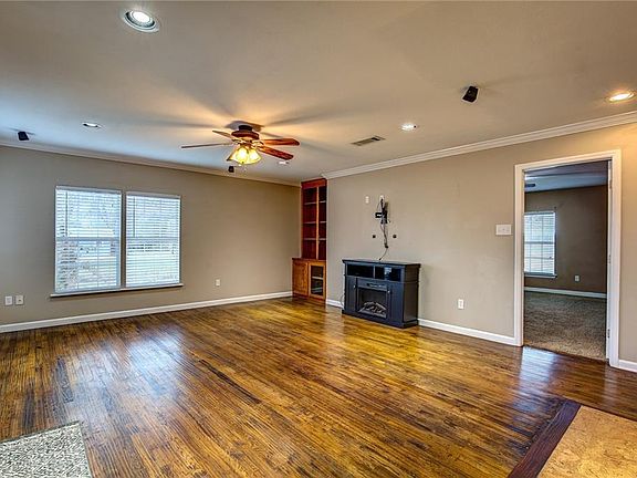 5th image of 2609 Horne Cir