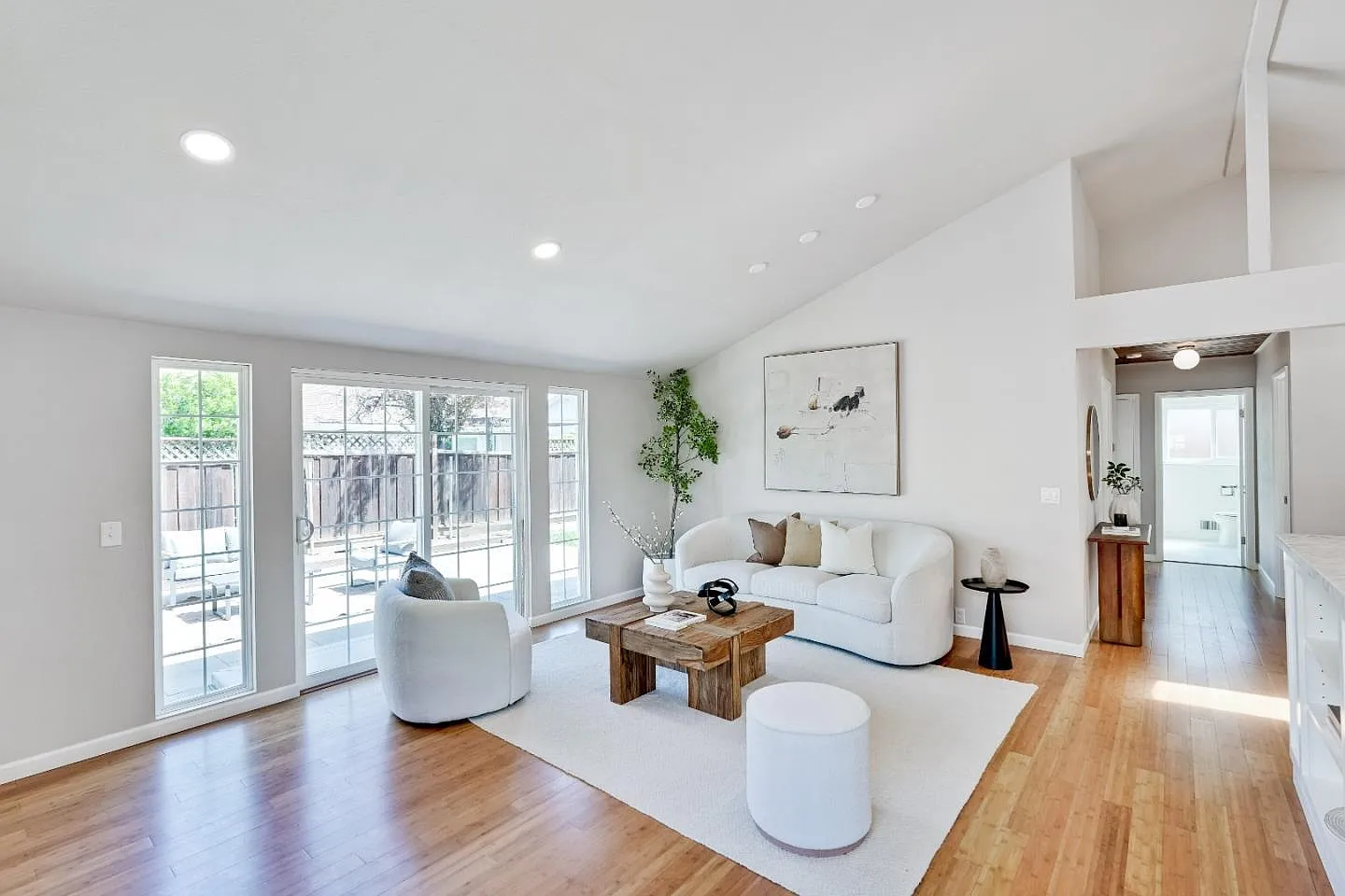 3 bed, 1283 sqft, $5,200 — Photo 3