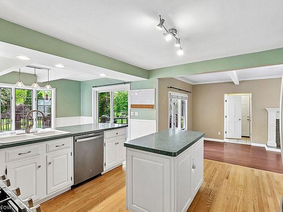 3rd image of 32785 W Nimrod St