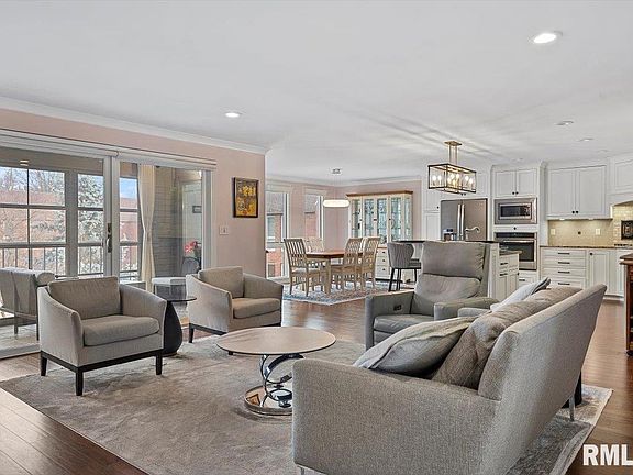 5th image of 1212 S South Grand Ave W #126