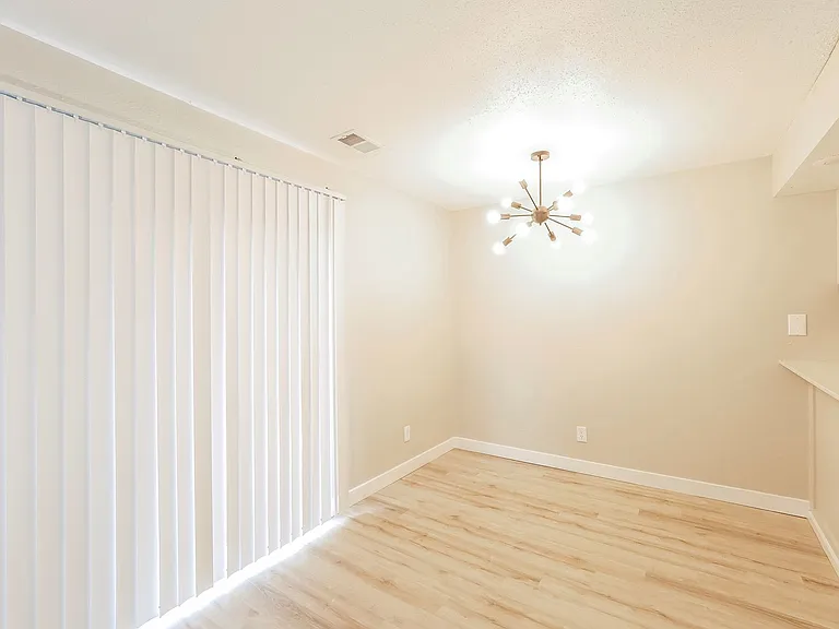 Hunters Glen Apartments — Photo 31