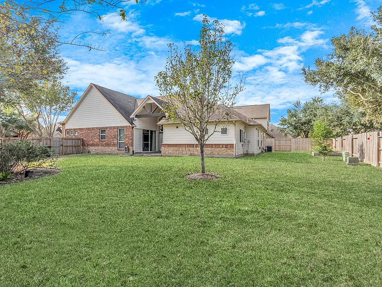 6630 Larocke Trl — Photo 46