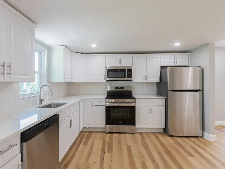 141 Hall St — Photo 7