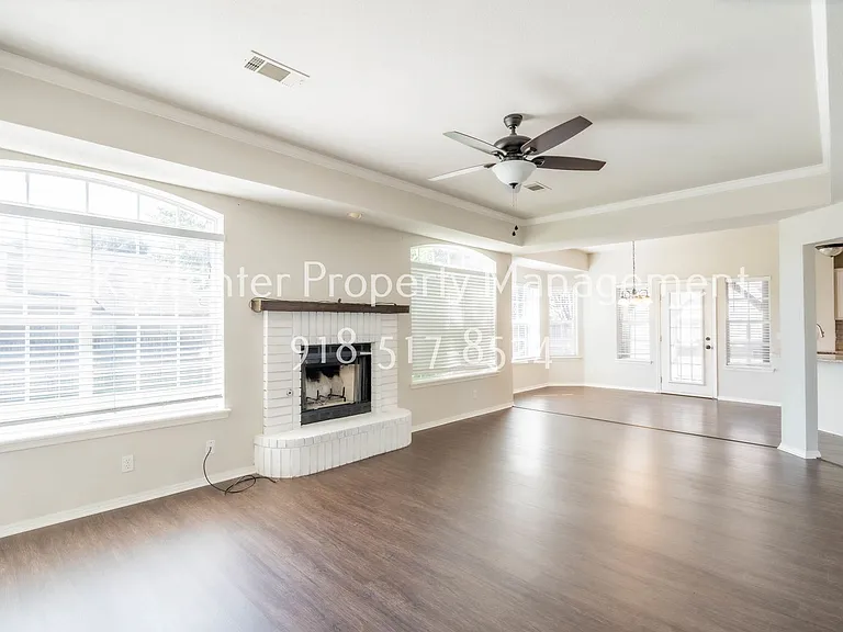 8514 S 112th East Ave — Photo 4
