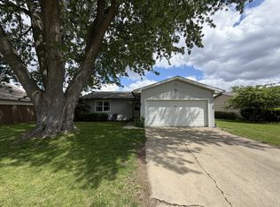 1304 Greenridge Dr, Urbana, IL 61802