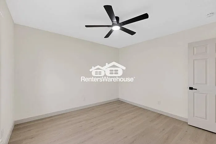 710 Worcester Ln — Photo 33