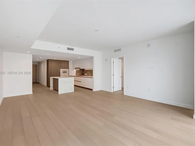 9221 E Bay Harbor Dr #210 — Photo 6
