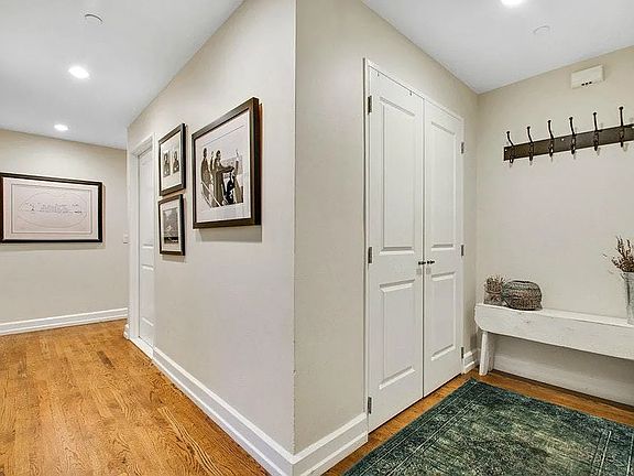 4th image of 143 E 34th St APT 12N