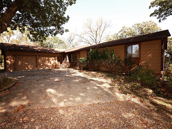 5th image of 822 L Ave