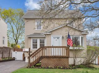 32 Ridgewood Ave, Stamford, CT 06907