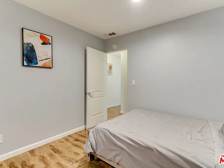 7858 Jamieson Ave — Photo 23