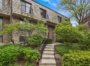 1718 Northfield Sq APT F, Northfield, IL 60093