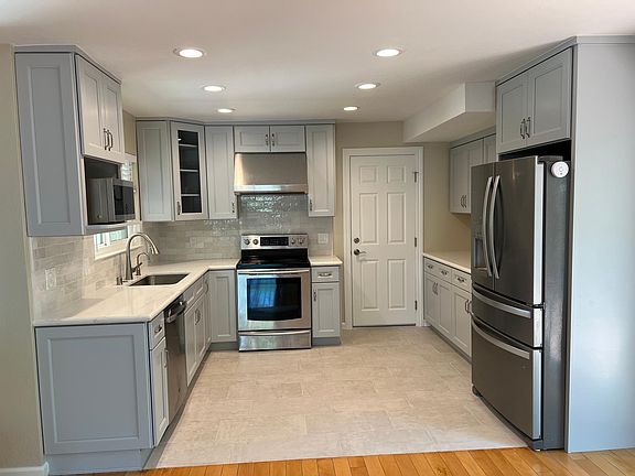 4th image of 4611 Catalina Dr