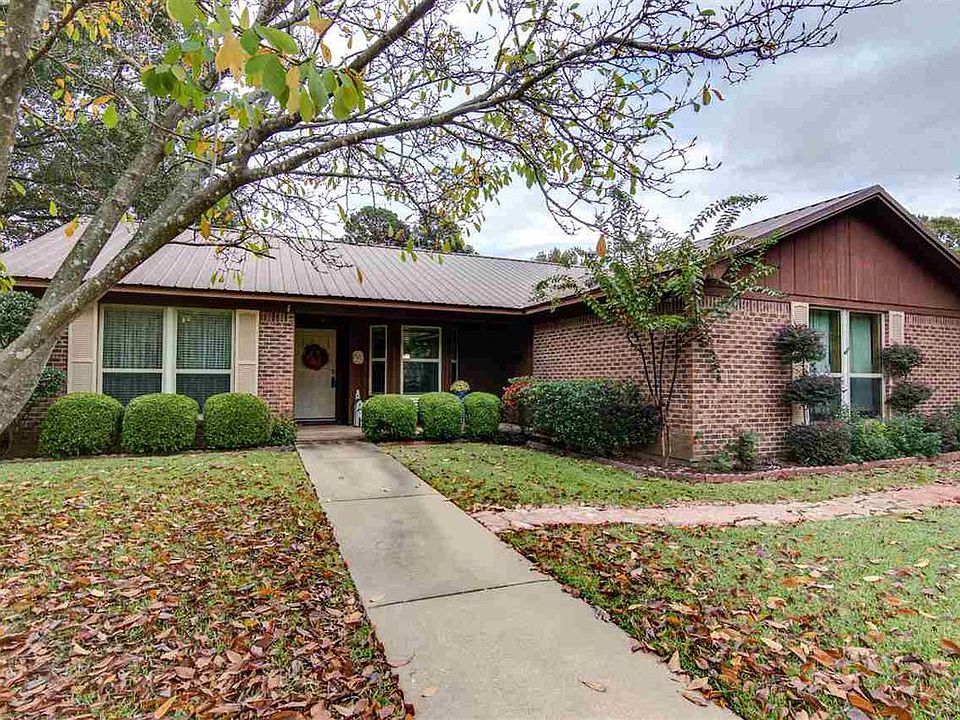 1st image of 401 Village Ln