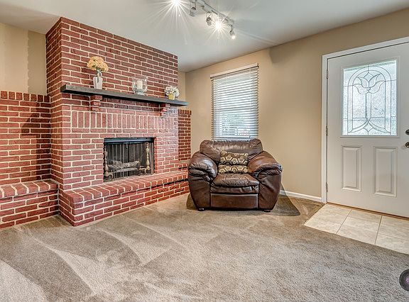 3rd image of 157 Fairwood Dr