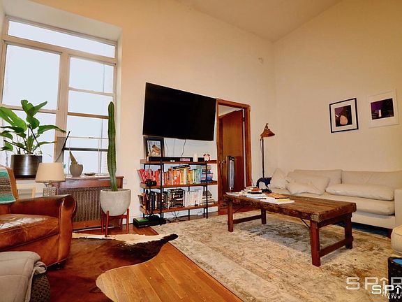 4th image of 128 W 74th St APT 1B