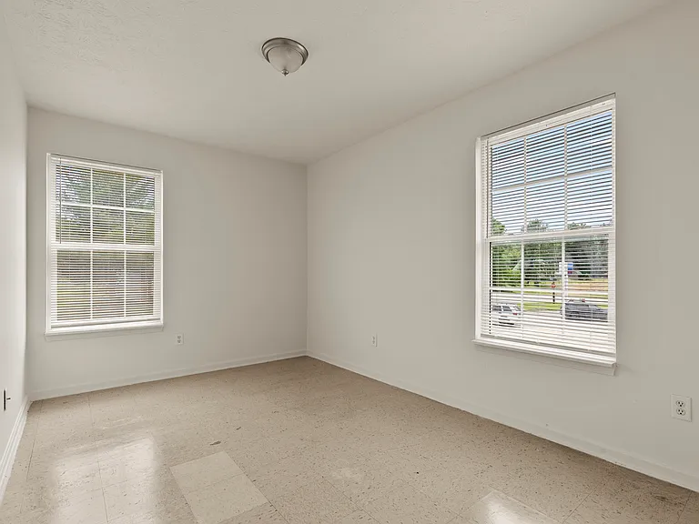 10403 Hillpark Dr — Photo 11