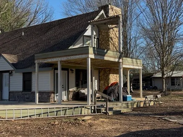 146 Wagon Wheel Rd, Carbondale, IL 62902