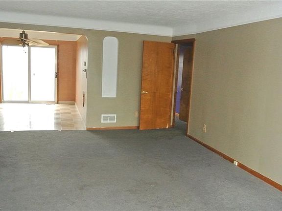 3rd image of 16490 Craigmere Dr