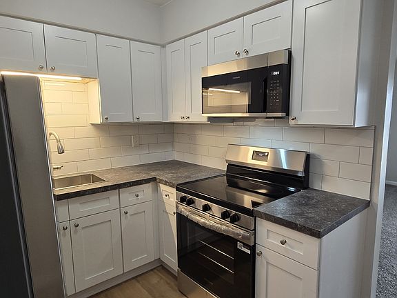 4th image of 7349 175th St APT 101
