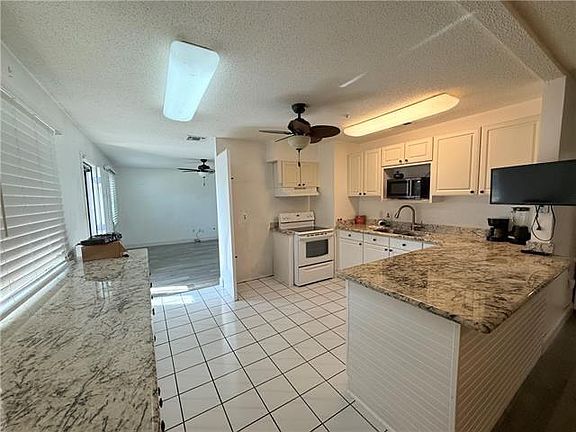 5th image of 2844 Glenbrook Dr