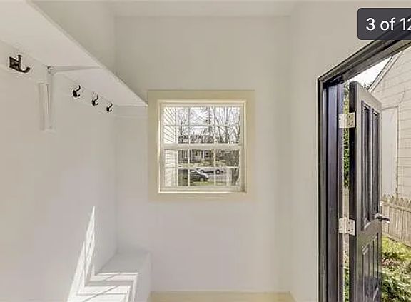 Mudroom/foyer area
