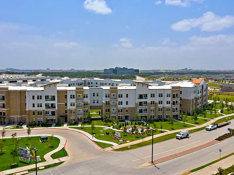 Luxe at Mercer Crossing — Photo 46