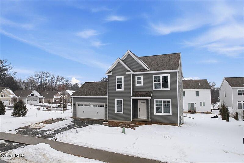 2nd image of 32 Bradley Circle