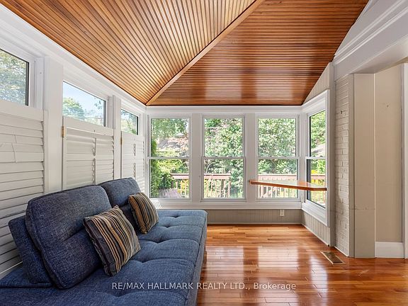 5th image of 48 Chatsworth Dr