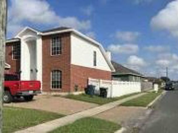 Exterior Neighborhood (street photo)