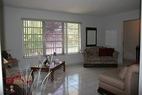 4th image of 325 Reinette Dr