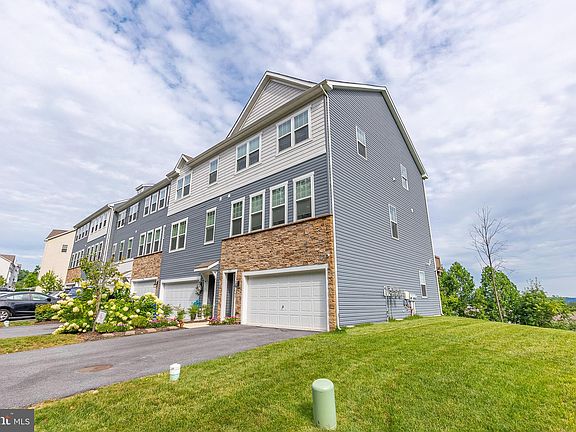 3rd image of 377 Dawson Pl