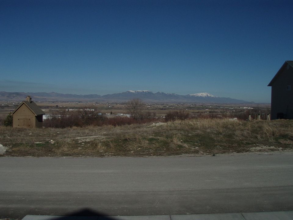 Lot faces south