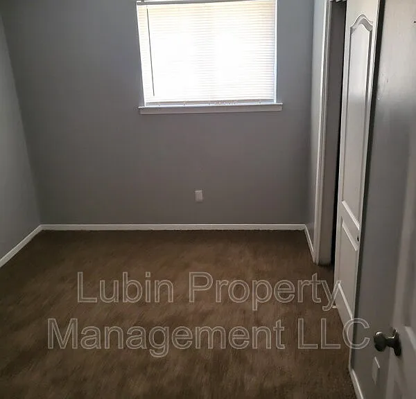 4423 Sumners Wells Rd — Photo 3