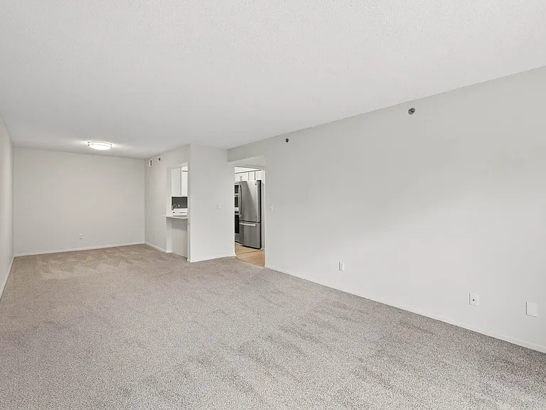 Oak Pointe Apartments — Photo 21