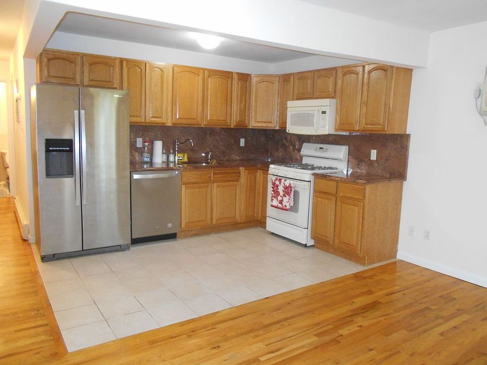 1st image of 2847 42nd St