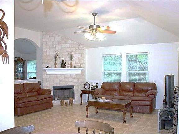 4th image of 189 Donna Dr