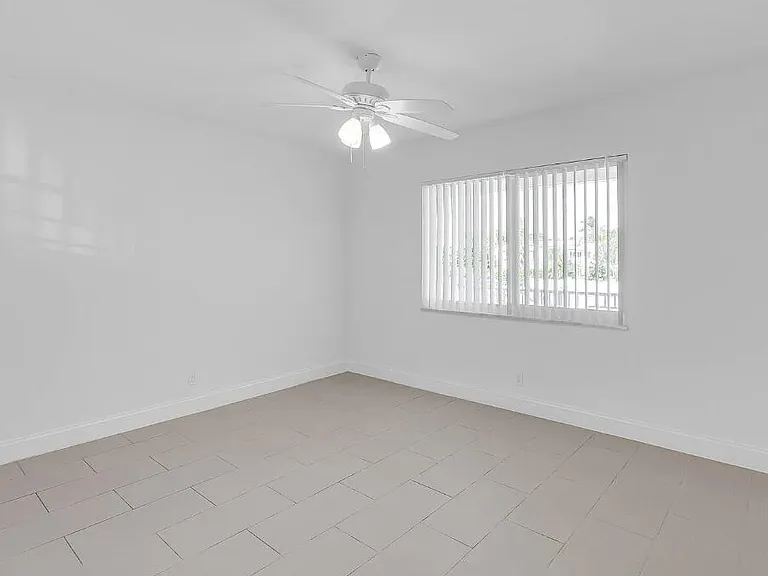 330 W Camino Real #12 — Photo 3