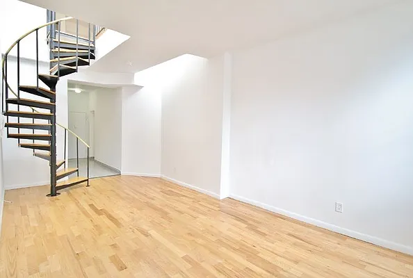 Rented by Mossanen Group | media 38