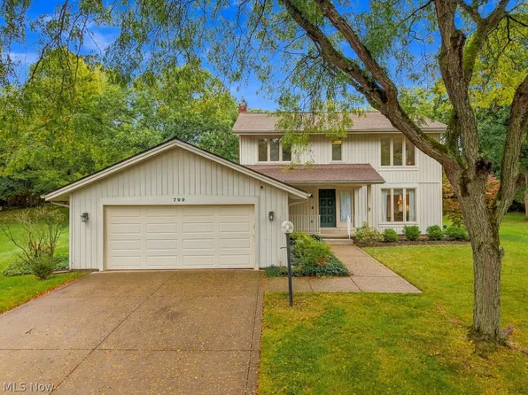 709 Fieldcrest Ct, Northfield, OH 44067