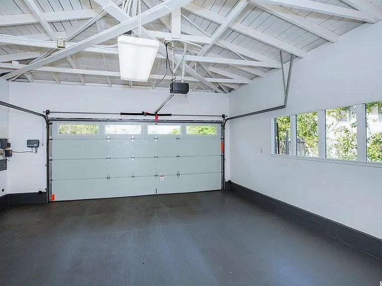 4736 Zelzah Ave — Photo 22