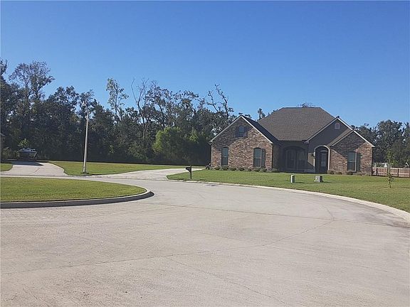 4th image of 9571 Laurel Oak Ln