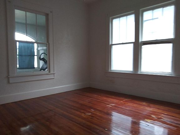 4th image of 1876 Mississippi Ave NE