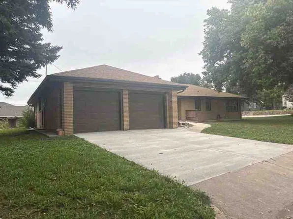 906 Primrose Dr, Ogallala, NE 69153