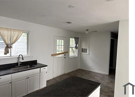2226 McKinley Ave — Photo 4